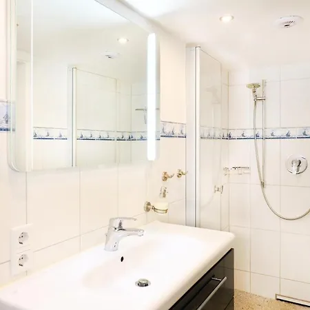 & Thiess Apartment *