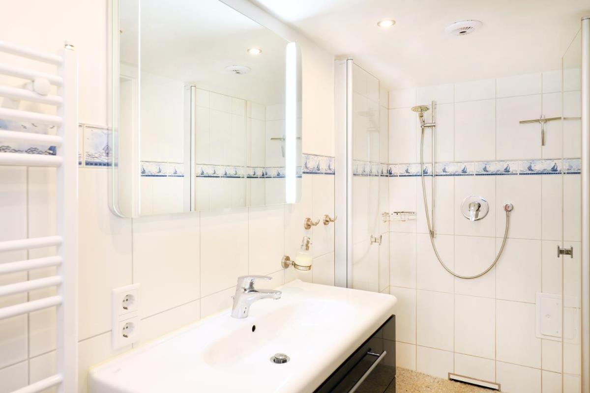 & Thiess Apartment *